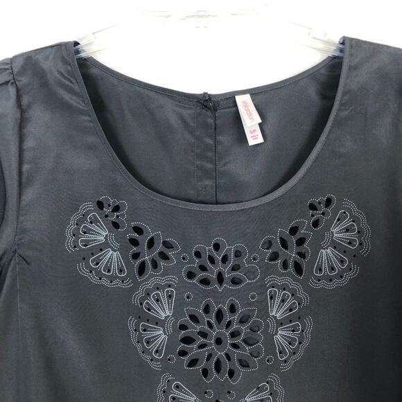 Xhilaration Bubble Sleeve Eyelet Scoop Neck Top Size S - Picture 3 of 11